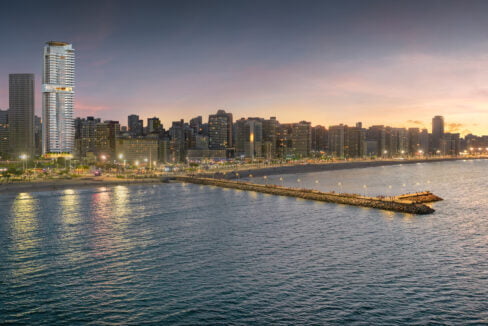 EDE_02_Fachada_Lateral_Vista_Mar_EF